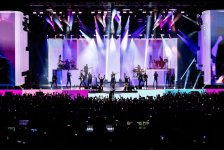 На берегу Каспия в Баку выступил Рики Мартин с зажигательным концертом (ВИДЕО, ФОТО)