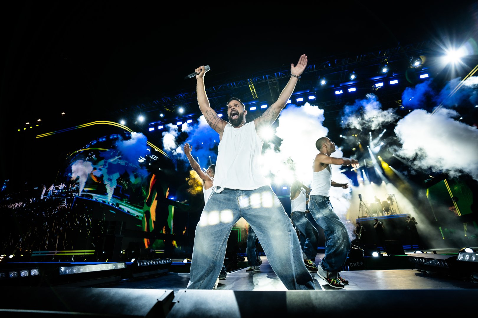 На берегу Каспия в Баку выступил Рики Мартин с зажигательным концертом (ВИДЕО, ФОТО)