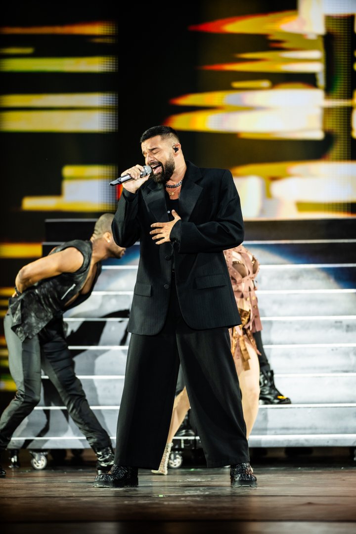 На берегу Каспия в Баку выступил Рики Мартин с зажигательным концертом (ВИДЕО, ФОТО)