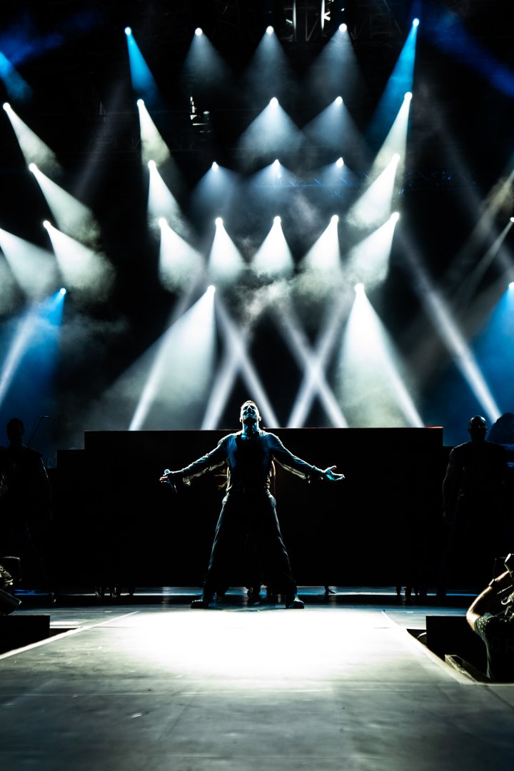 На берегу Каспия в Баку выступил Рики Мартин с зажигательным концертом (ВИДЕО, ФОТО)