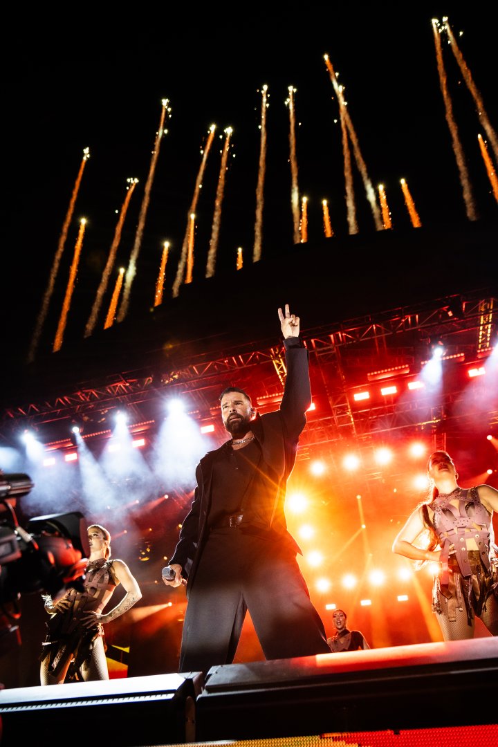 На берегу Каспия в Баку выступил Рики Мартин с зажигательным концертом (ВИДЕО, ФОТО)