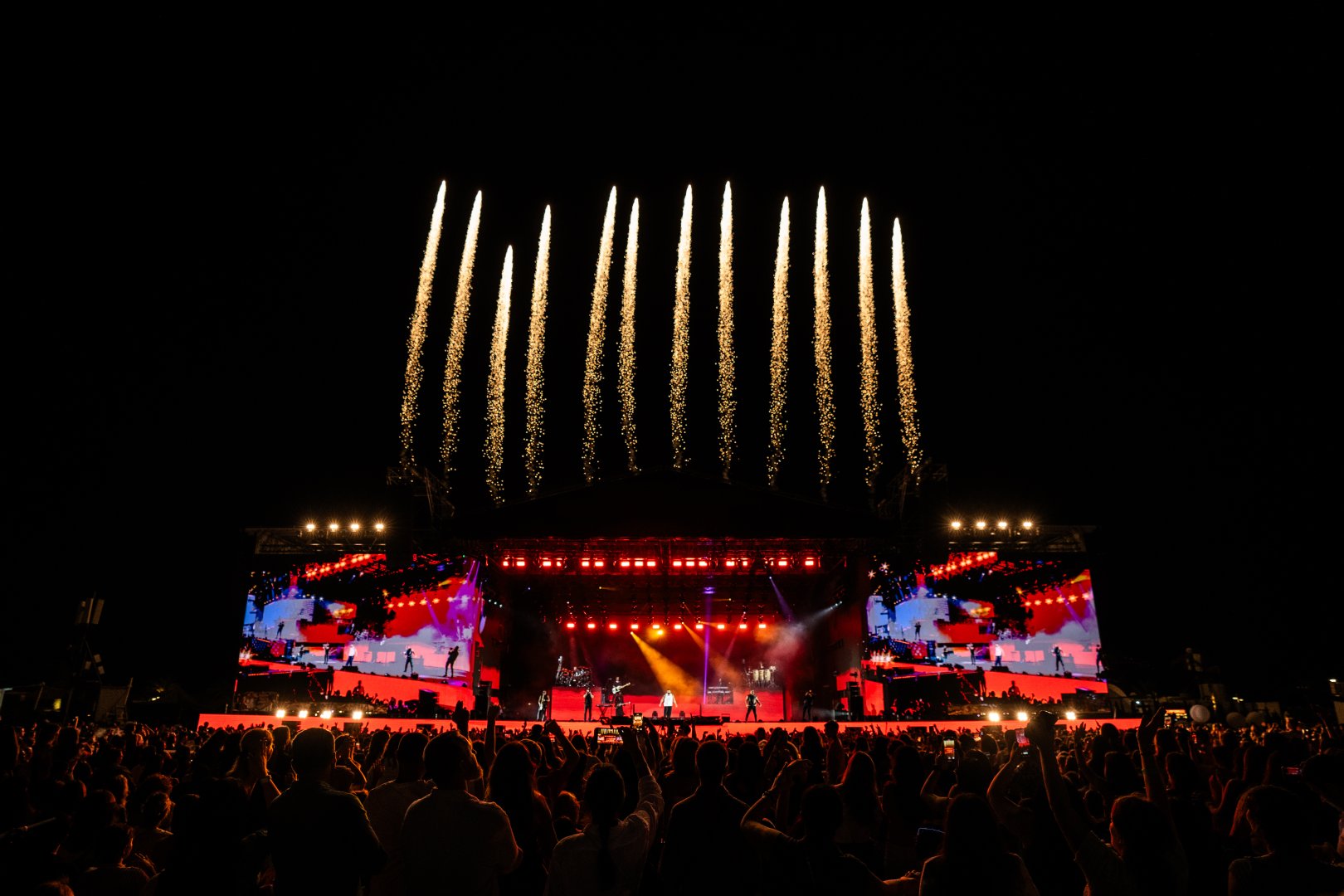 На берегу Каспия в Баку выступил Рики Мартин с зажигательным концертом (ВИДЕО, ФОТО)