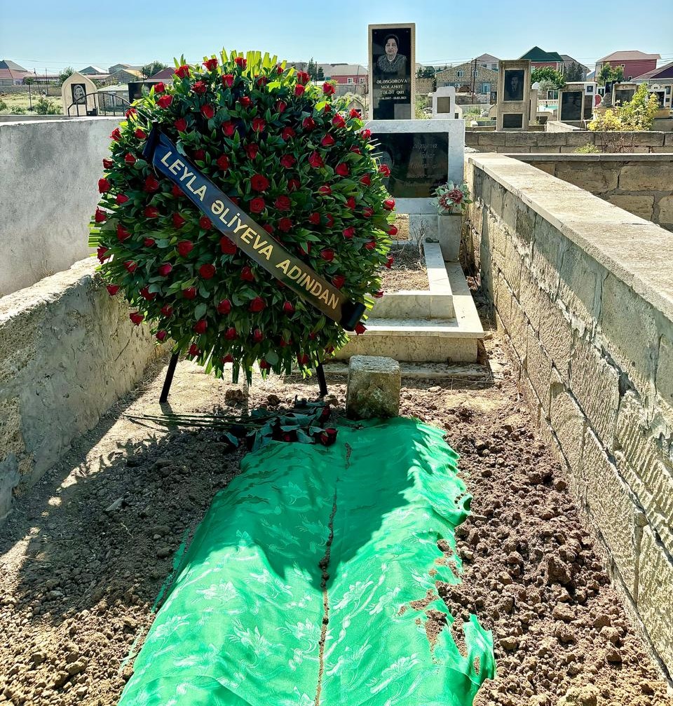 Вице-президент Фонда Гейдара Алиева Лейла Алиева отправила венок на церемонию похорон свидетеля Ходжалинского геноцида  Дурданы Агаевой  (ФОТО)