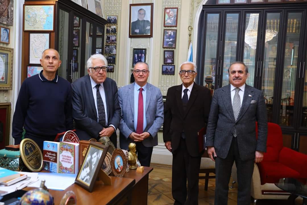 Ризван Садырханов отмечает юбилей – как нефтяник из Баку покорил Италию. Он выступал с Магомаевым, Кобзоном, Градским…  (ФОТО)