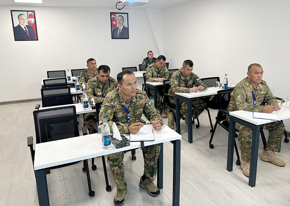 Узбекская делегация совершает визит в Азербайджан (ФОТО)