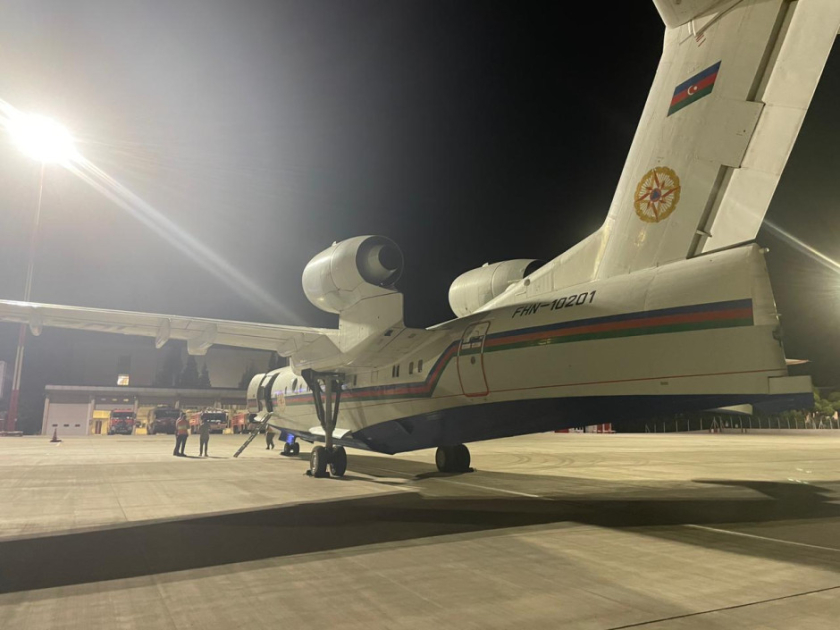 Азербайджанский самолет-амфибия в ближайшее время приступит к тушению пожаров в Турции - МЧС (ФОТО)