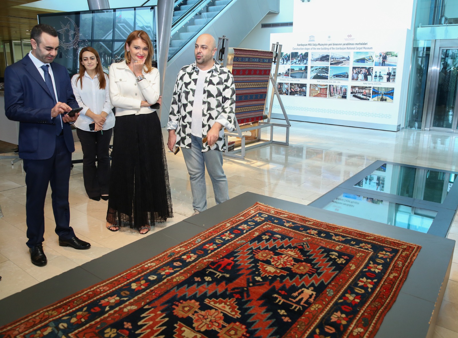 Из Берлина в Шушу - коллекционер Ходжат Абаси подарил музею уникальный ковер Açma-yumma 1825 года (ФОТО)