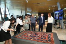 Из Берлина в Шушу - коллекционер Ходжат Абаси подарил музею уникальный ковер Açma-yumma 1825 года (ФОТО)