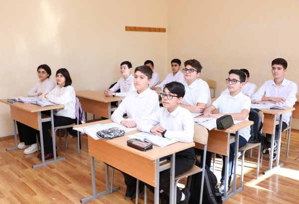 Процесс перемещения учащихся в Азербайджане будет приостановлен 30 августа