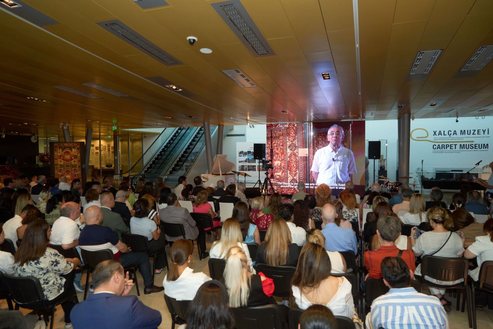 Красота в азербайджанских коврах – юбилейный вечер (ФОТО)