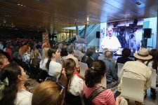 Красота в азербайджанских коврах – юбилейный вечер (ФОТО)