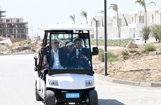 Президент Ильхам Алиев и Первая леди Мехрибан Алиева приняли участие в открытии школы LANDAU и апарт-отеля The Grand в центре отдыха Sea Breeze (ФОТО/ВИДЕО)