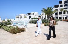 Президент Ильхам Алиев и Первая леди Мехрибан Алиева приняли участие в открытии школы LANDAU и апарт-отеля The Grand в центре отдыха Sea Breeze (ФОТО/ВИДЕО)