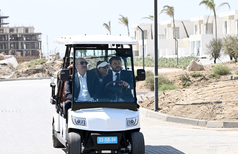 Президент Ильхам Алиев и Первая леди Мехрибан Алиева приняли участие в открытии школы LANDAU и апарт-отеля The Grand в центре отдыха Sea Breeze (ФОТО/ВИДЕО)