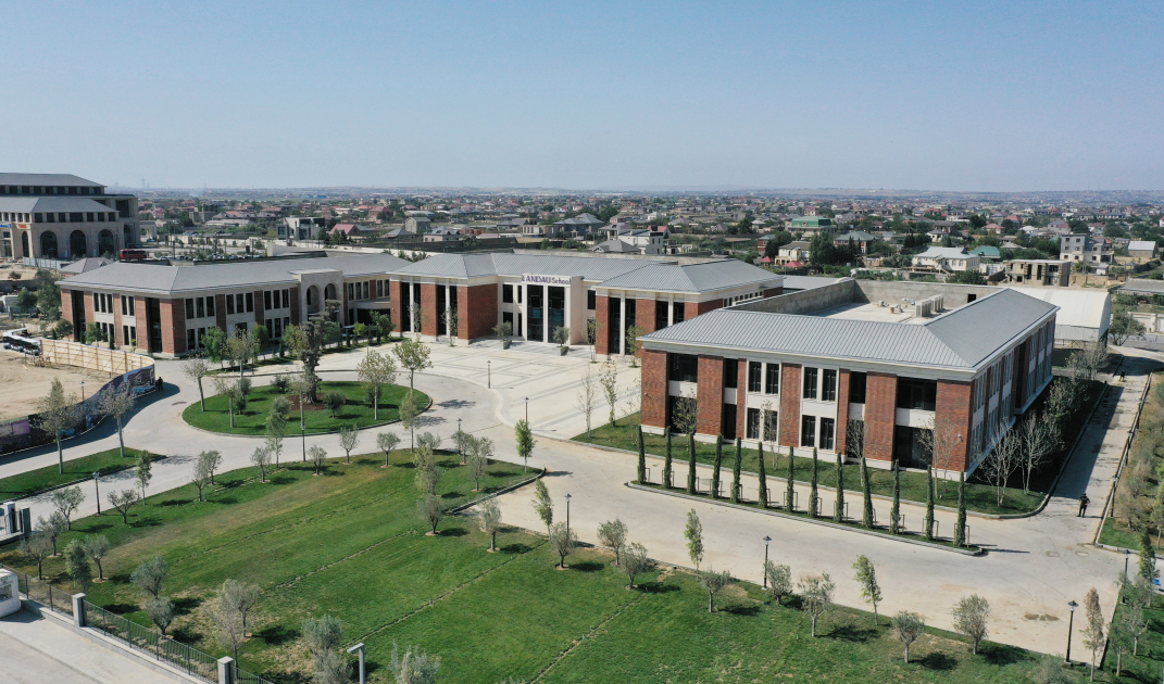 Президент Ильхам Алиев и Первая леди Мехрибан Алиева приняли участие в открытии школы LANDAU и апарт-отеля The Grand в центре отдыха Sea Breeze (ФОТО/ВИДЕО)