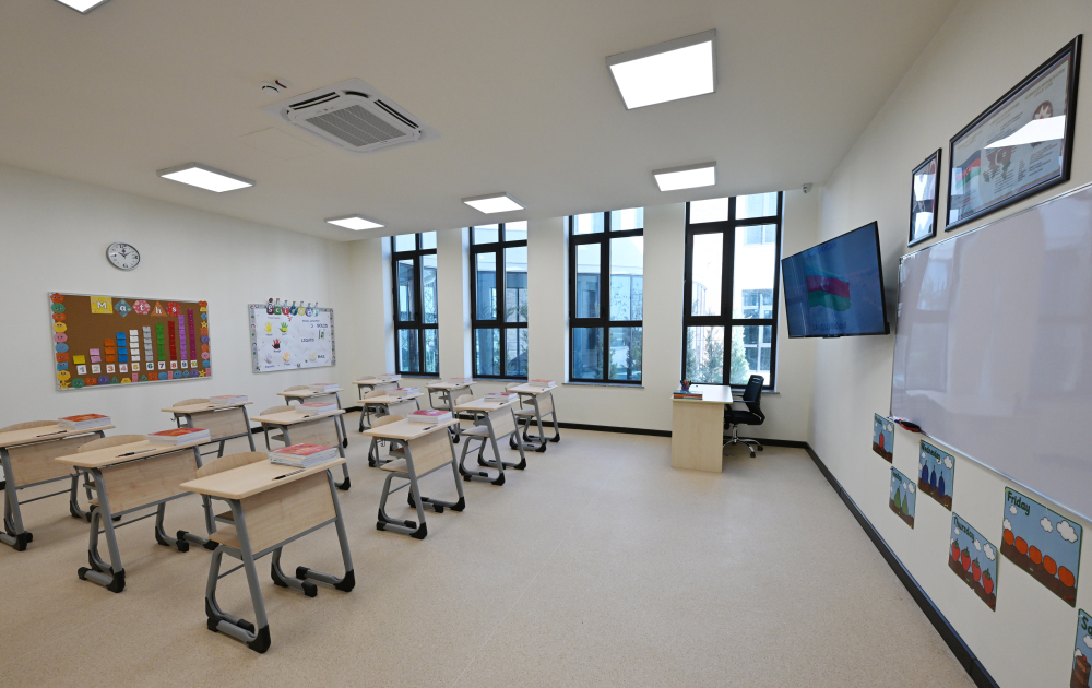 Президент Ильхам Алиев и Первая леди Мехрибан Алиева приняли участие в открытии школы LANDAU и апарт-отеля The Grand в центре отдыха Sea Breeze (ФОТО/ВИДЕО)