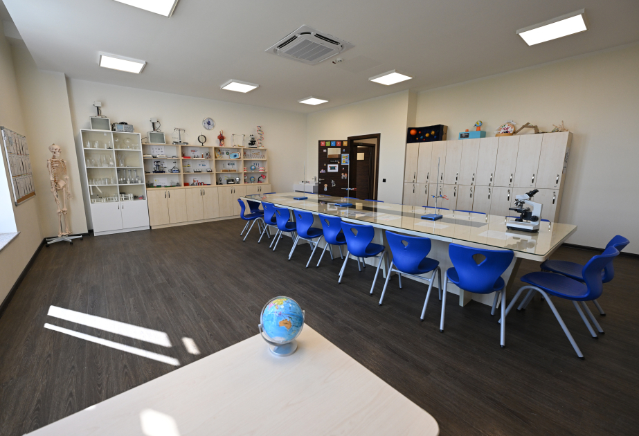 Президент Ильхам Алиев и Первая леди Мехрибан Алиева приняли участие в открытии школы LANDAU и апарт-отеля The Grand в центре отдыха Sea Breeze (ФОТО/ВИДЕО)