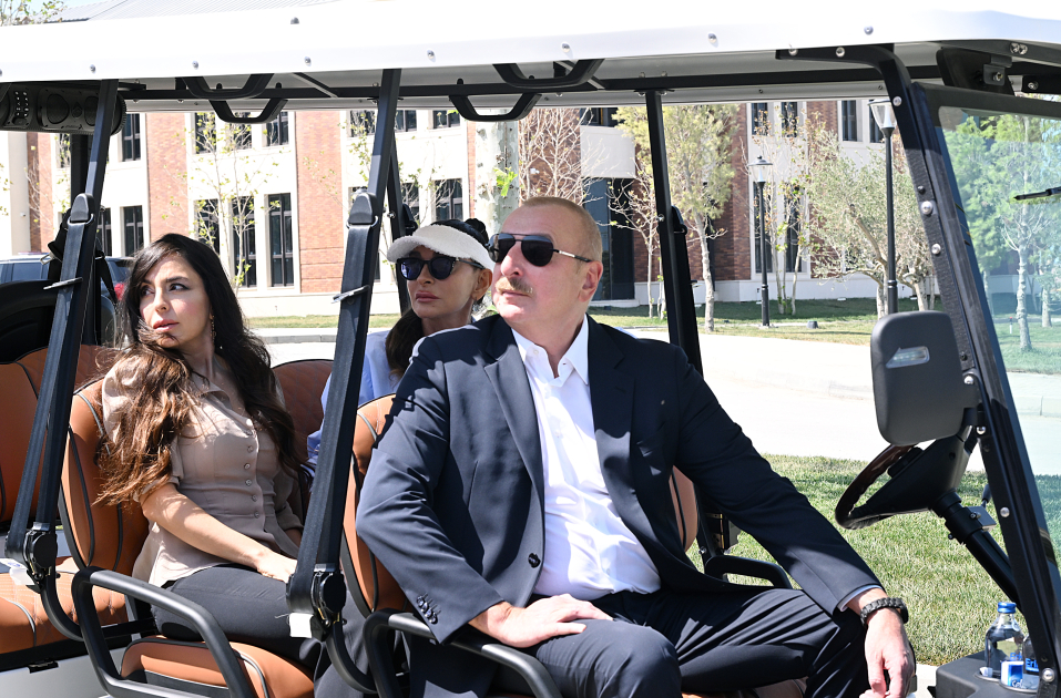 Президент Ильхам Алиев и Первая леди Мехрибан Алиева приняли участие в открытии школы LANDAU и апарт-отеля The Grand в центре отдыха Sea Breeze (ФОТО/ВИДЕО)