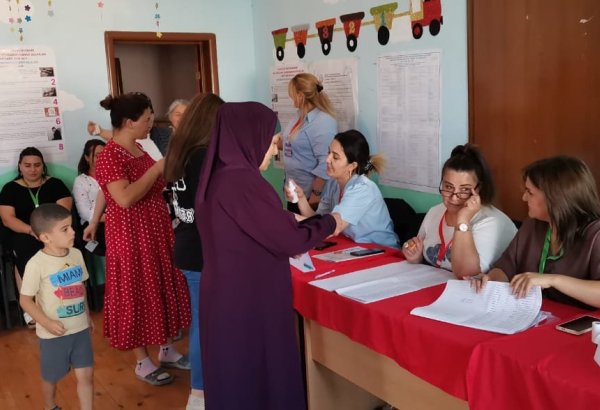 В Абшеронском районе наблюдается активность избирателей (ФОТО)