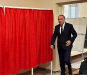 Генеральный прокурор Азербайджана воспользовался правом голоса на парламентских выборах (ФОТО)