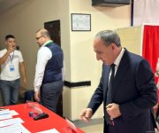 Генеральный прокурор Азербайджана воспользовался правом голоса на парламентских выборах (ФОТО)