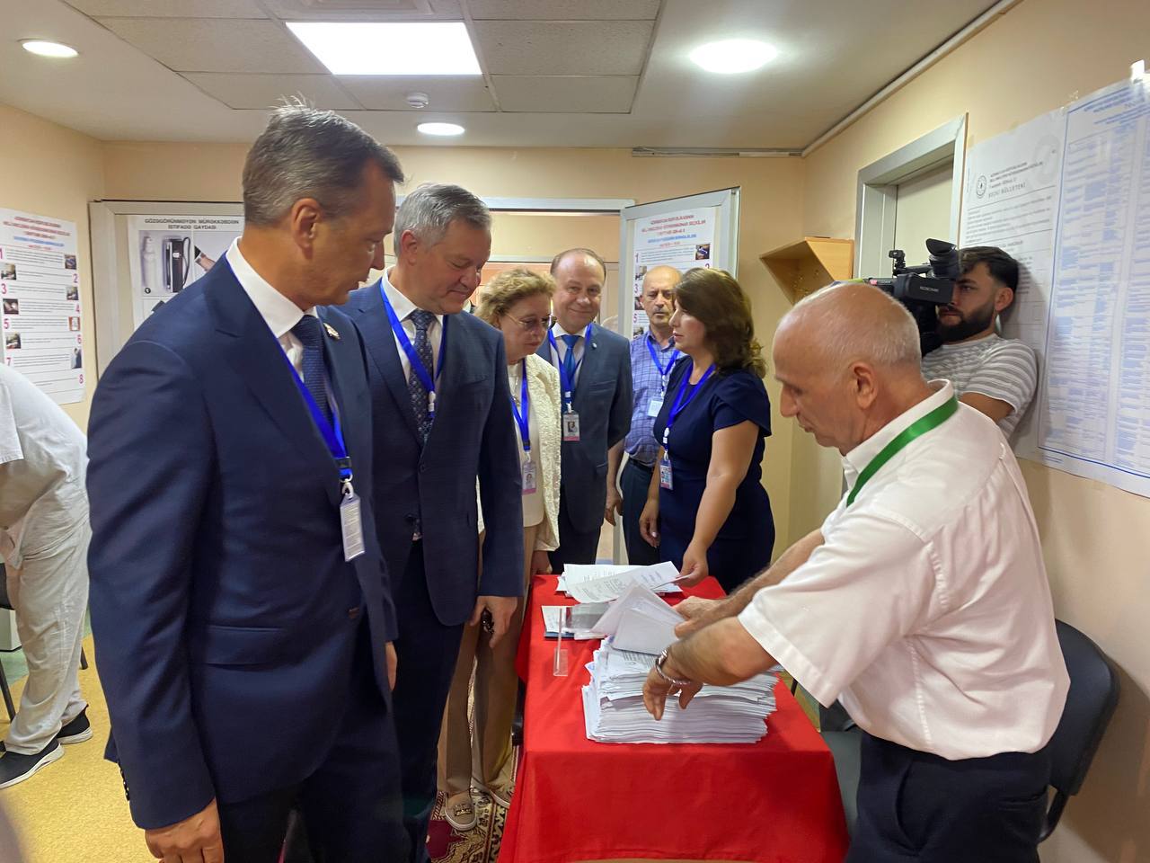 Представители МПА СНГ наблюдают за парламентскими выборами в Азербайджане (ФОТО)