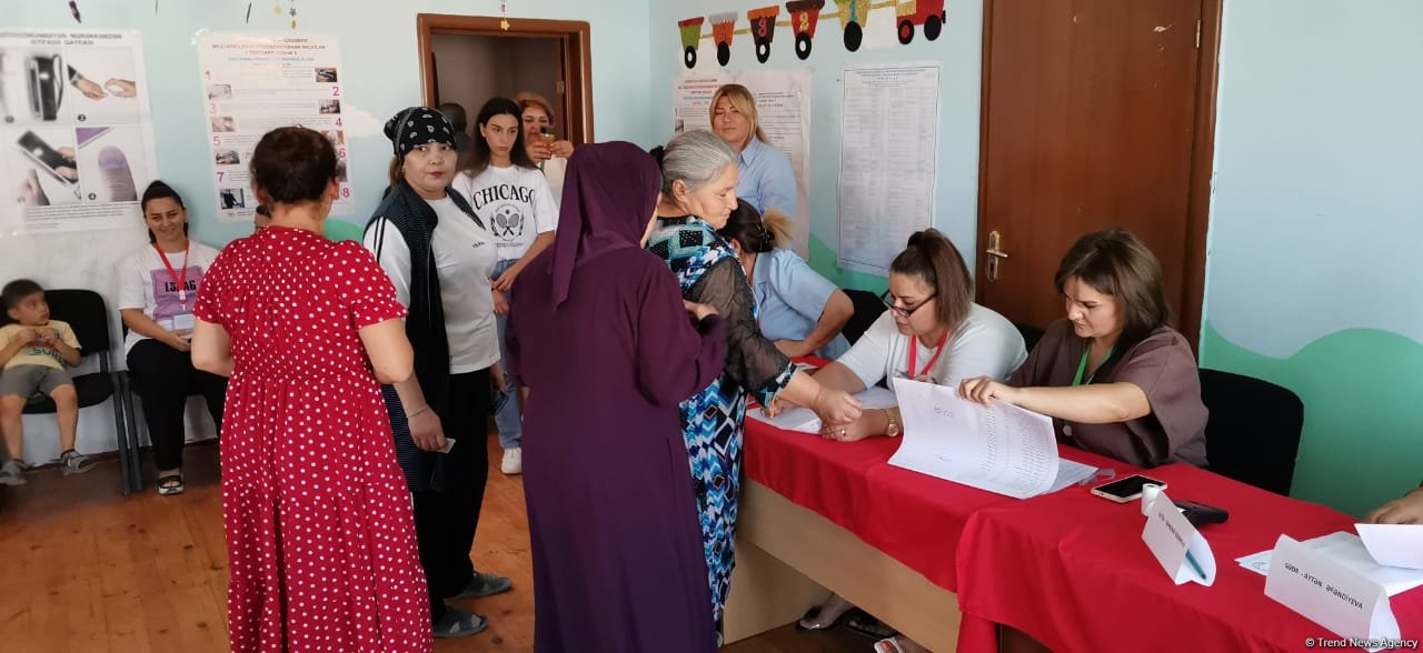 В Абшеронском районе наблюдается активность избирателей (ФОТО)