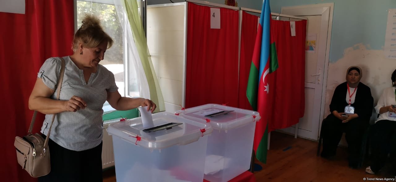 В Абшеронском районе наблюдается активность избирателей (ФОТО)