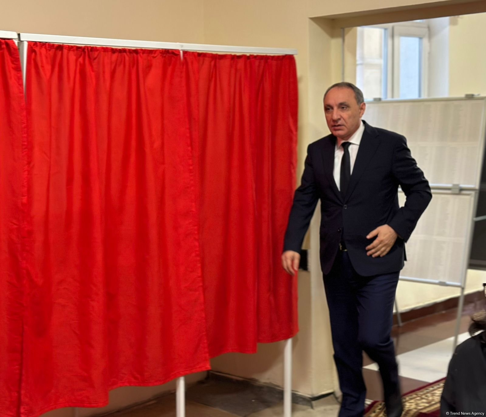 Генеральный прокурор Азербайджана воспользовался правом голоса на парламентских выборах (ФОТО)