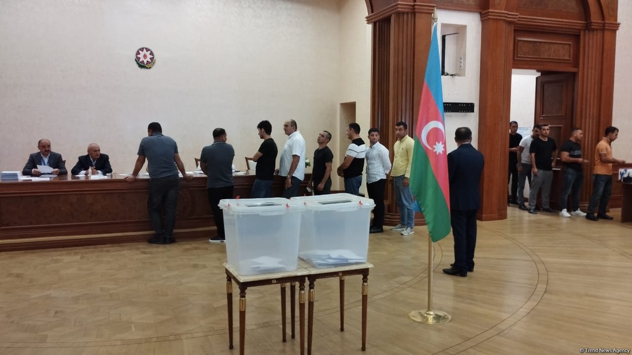 В Ханкенди началось голосование на парламентских выборах (ФОТО)
