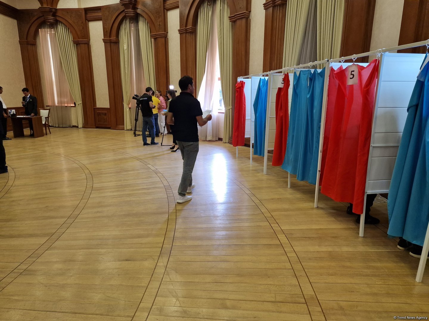 В Ханкенди началось голосование на парламентских выборах (ФОТО)