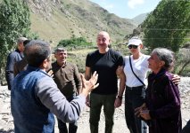 Президент Ильхам Алиев заложил фундамент поселка Истису Кяльбаджарского района (ВИДЕО/ФОТО)