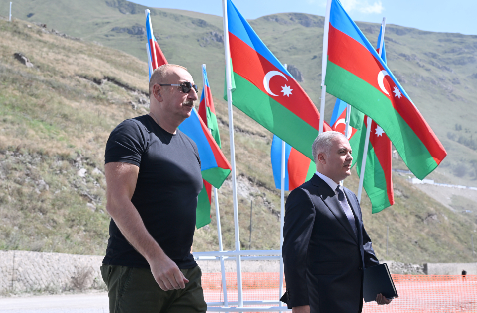 Президент Ильхам Алиев заложил фундамент поселка Истису Кяльбаджарского района (ВИДЕО/ФОТО)