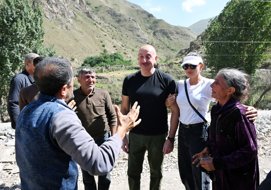 Президент Ильхам Алиев заложил фундамент поселка Истису Кяльбаджарского района (ВИДЕО/ФОТО)