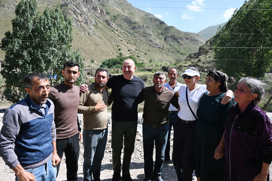 Президент Ильхам Алиев заложил фундамент поселка Истису Кяльбаджарского района (ВИДЕО/ФОТО)