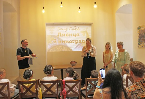 В Баку состоялась  премьера украинского мультфильма "Лиса и виноград" на азербайджанском языке (ФОТО)