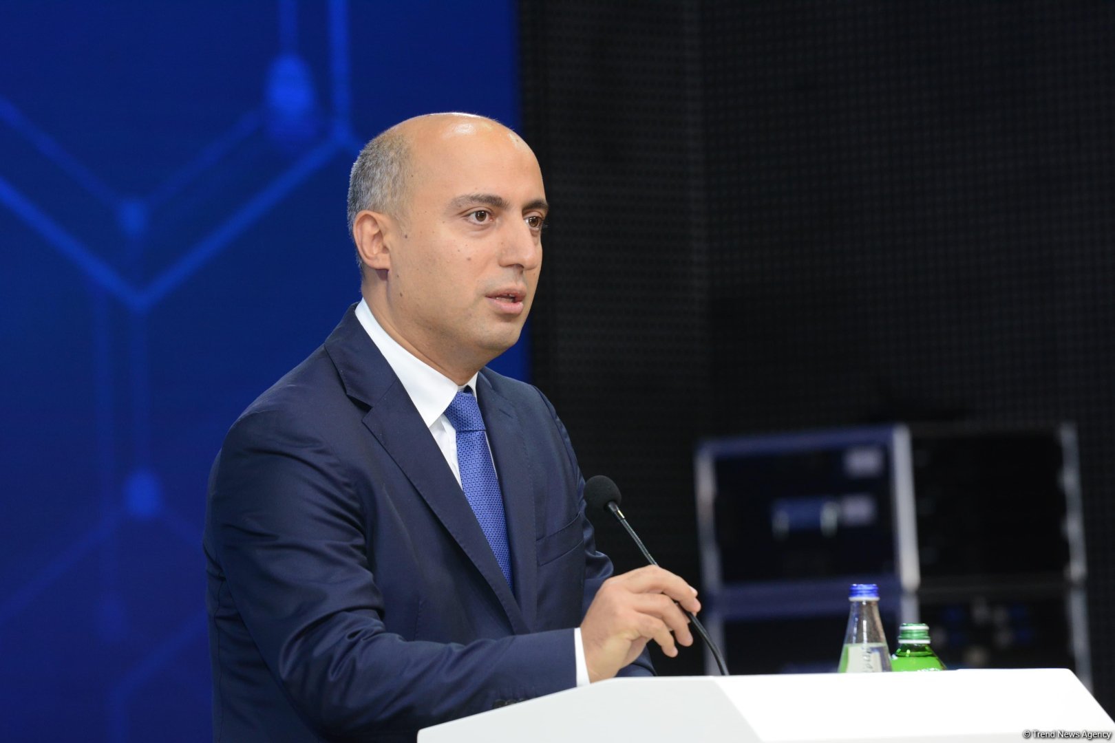 Продолжается объединение школ с небольшим количеством учащихся - Эмин Амруллаев