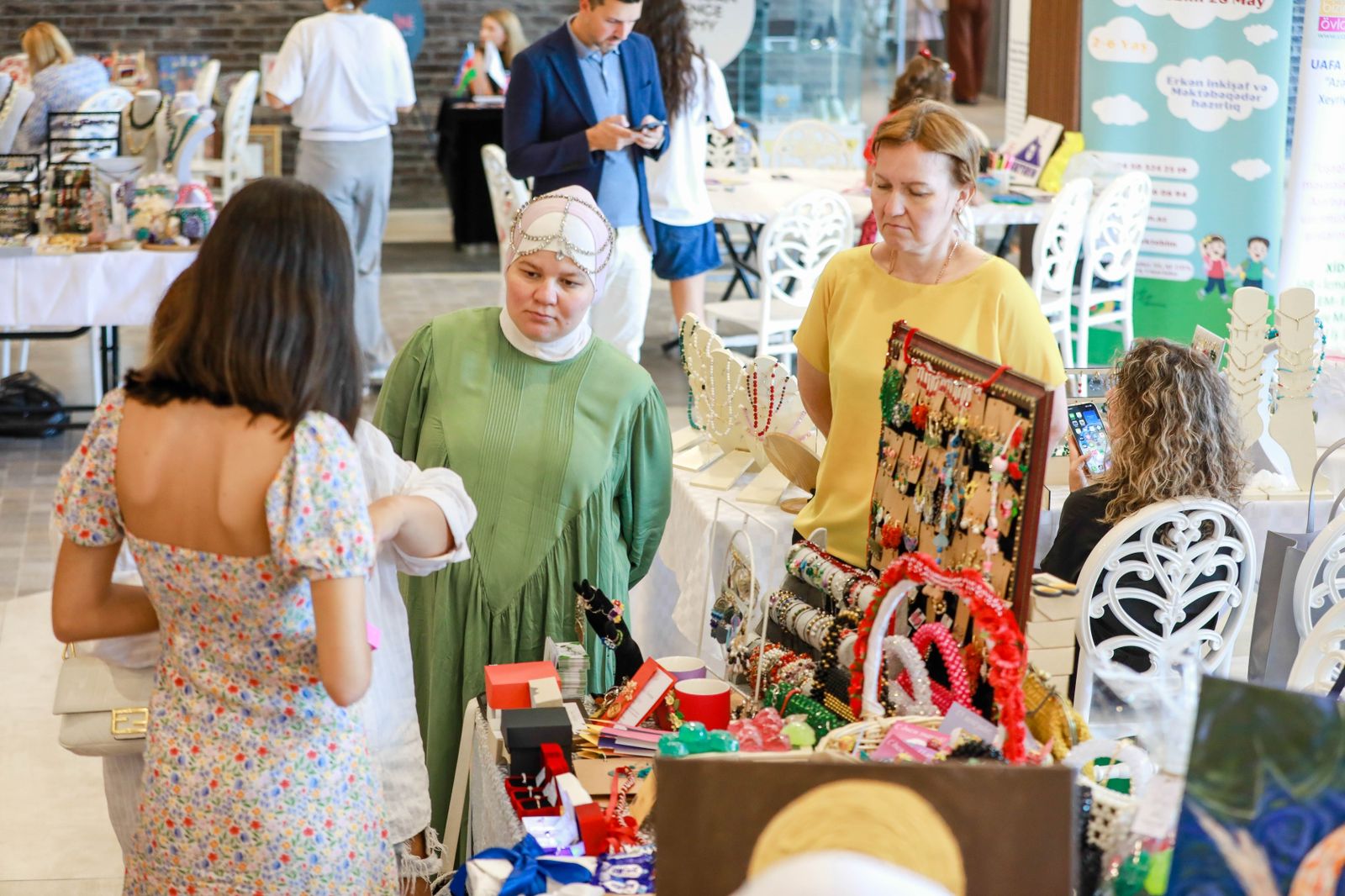 Женское бизнес-сообщество İZ Community провело образовательный фестиваль İZ EDU FEST (ФОТО)
