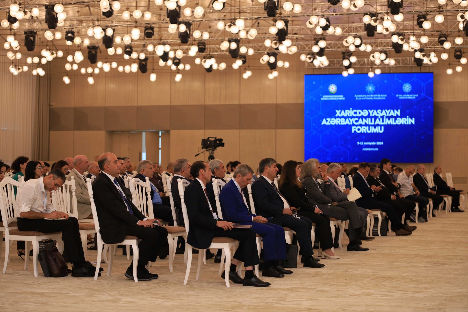 В Баку прошел второй день Форума азербайджанских ученых, проживающих за рубежом (ФОТО)