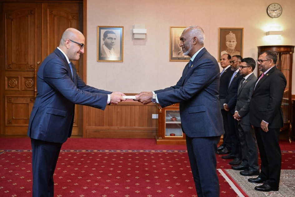 Посол Азербайджана вручил верительные грамоты Президенту Мальдив (ФОТО)