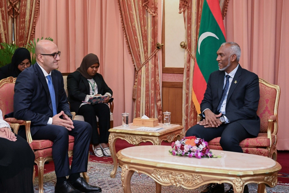 Посол Азербайджана вручил верительные грамоты Президенту Мальдив (ФОТО)