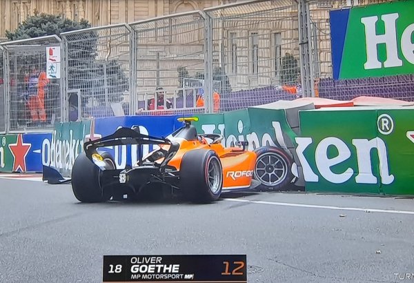 В Баку в свободном заезде Формулы-2 произошла авария