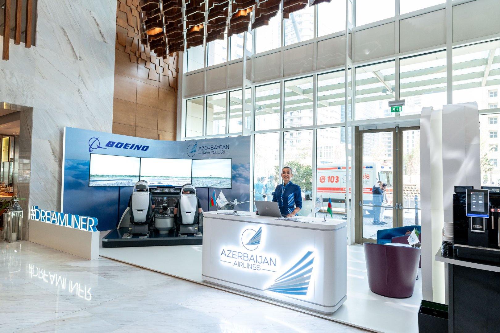 Dreamliner от AZAL и Boeing: испытайте себя в роли пилота на симуляторе (ФОТО)