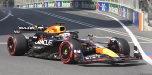 В Баку завершились вторые свободные заезды команд "Формулы-1" (ФОТО) (Обновлено)