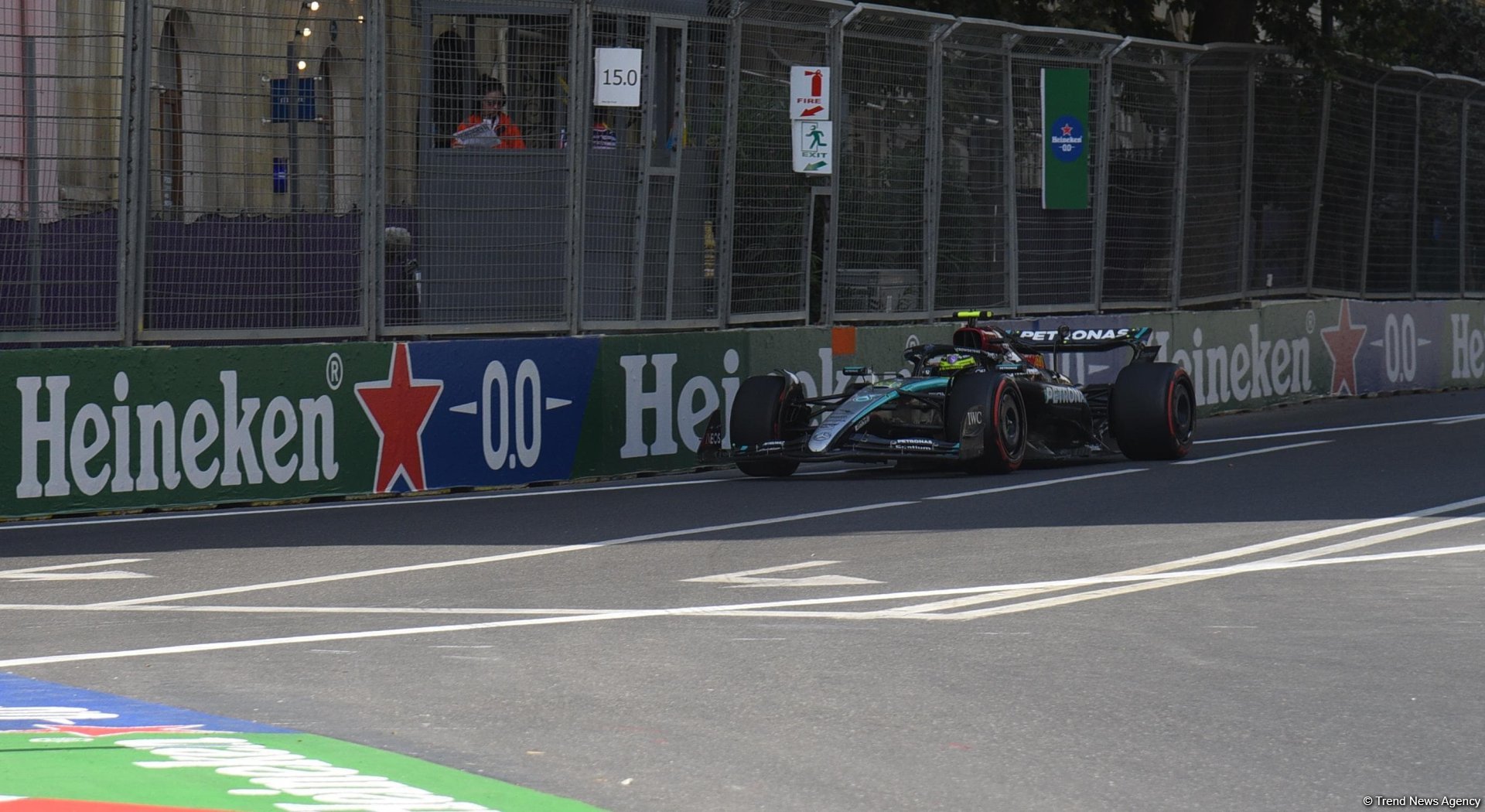 В Баку завершились вторые свободные заезды команд "Формулы-1" (ФОТО) (Обновлено)