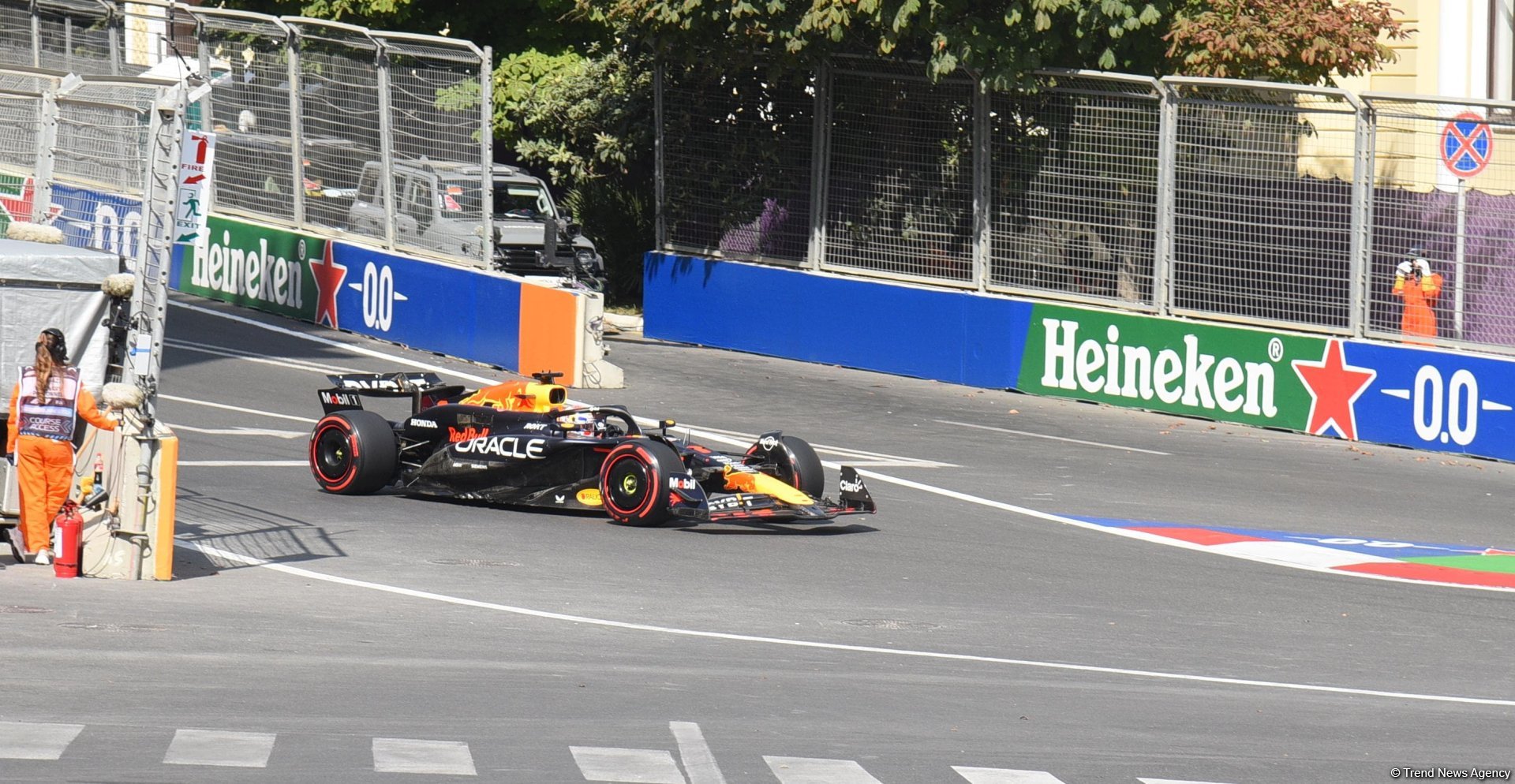 В Баку завершились вторые свободные заезды команд "Формулы-1" (ФОТО) (Обновлено)