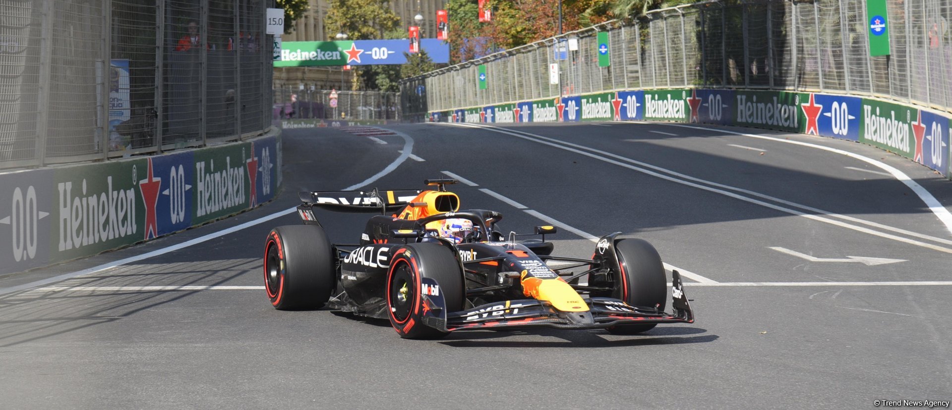 В Баку завершились вторые свободные заезды команд "Формулы-1" (ФОТО) (Обновлено)