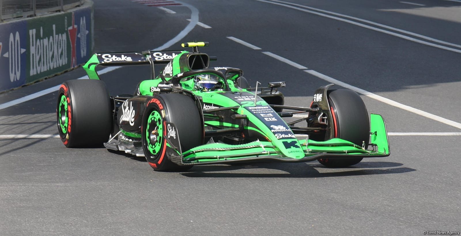 В Баку завершились вторые свободные заезды команд "Формулы-1" (ФОТО) (Обновлено)