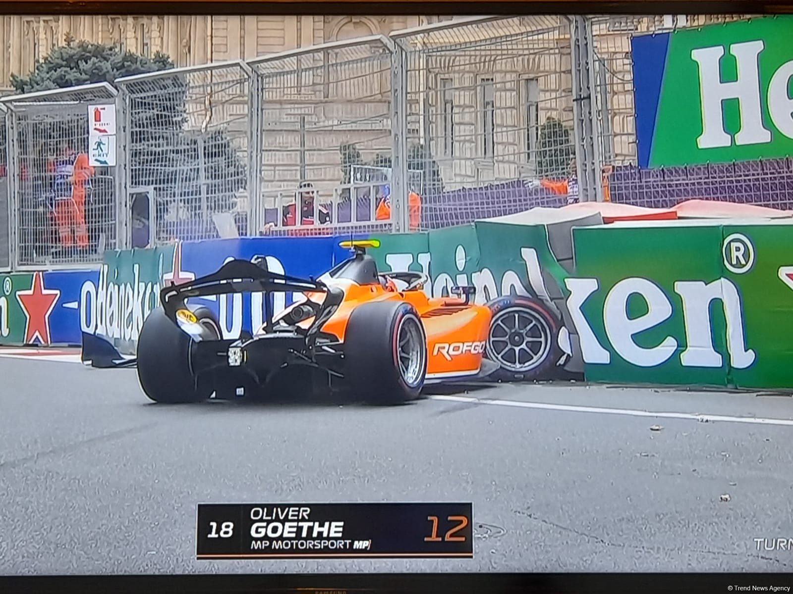 В Баку в свободном заезде Формулы-2 произошла авария