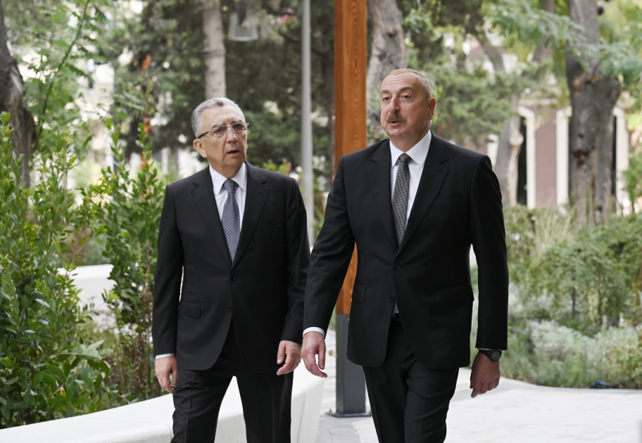 Президент Ильхам Алиев ознакомился с условиями, созданными в саду «Хагани» и на прилегающих территориях после проведенных работ по благоустройству и реконструкции (ВИДЕО/ФОТО)